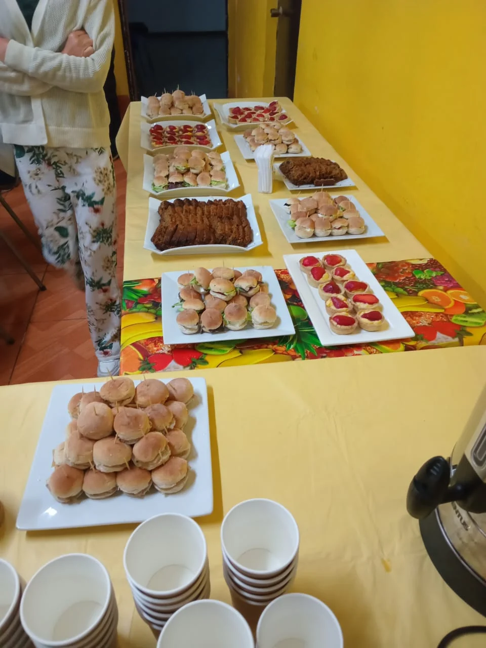 Selección de sándwiches y tartaletas Nathivo